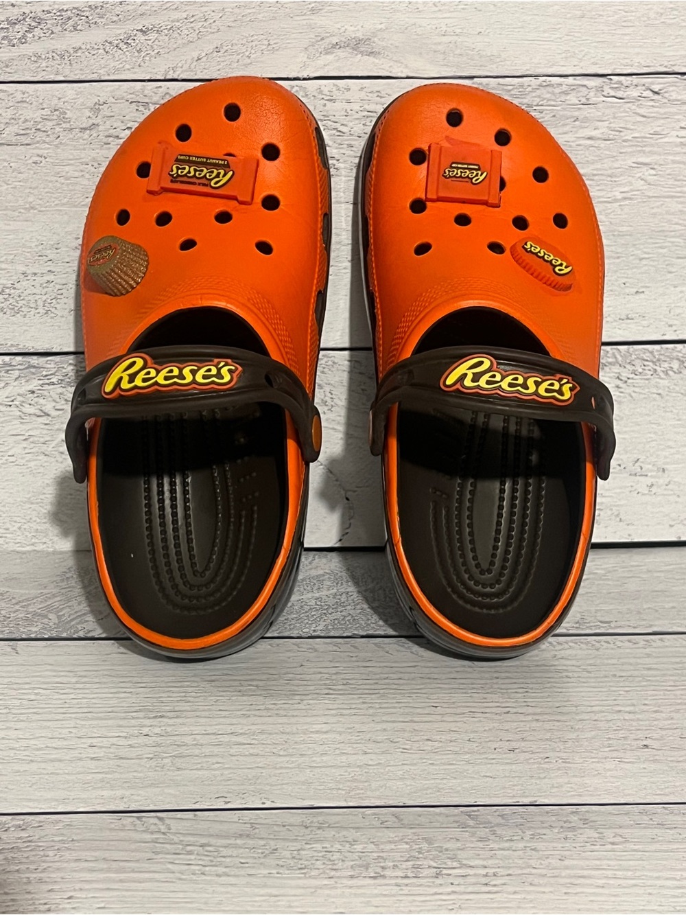 Reese’s Orange Crocs Boys - Picture 4 of 10